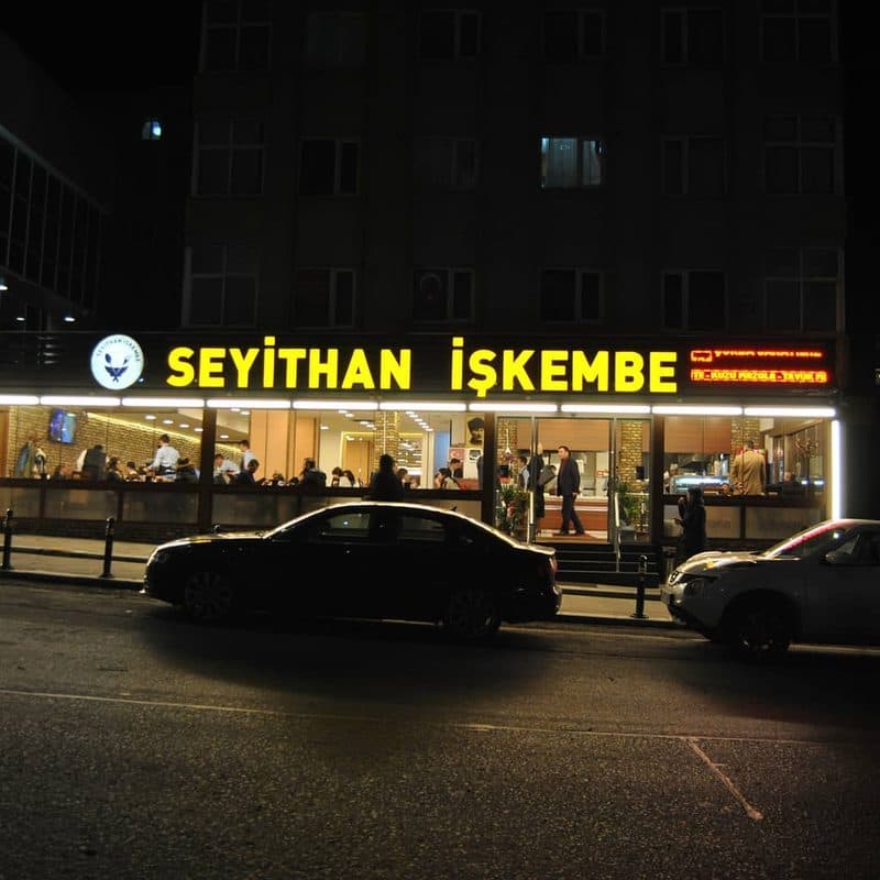Seyithan İşkembe dış cephe gece görünümü