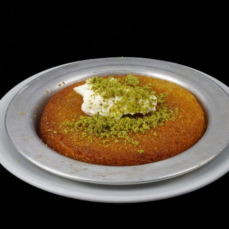 Künefe tatlısı, antep fıstıklı