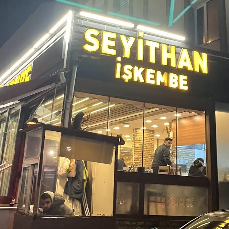 Seyithan İşkembe, Kadıköy Kozyatağı dış cephe gece görünümü